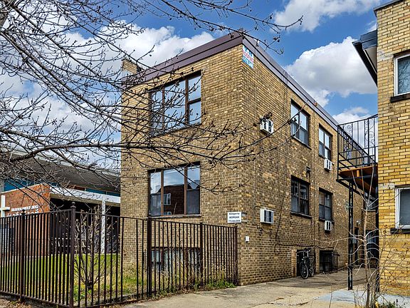 2nd image of 2620 W Foster Ave #1S