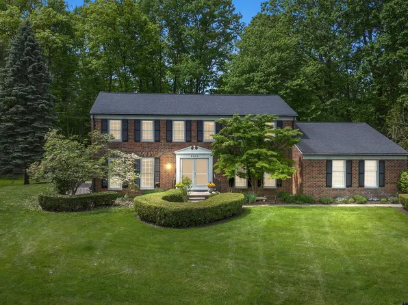 5200 Hardwoods Dr, West Bloomfield, MI 48323