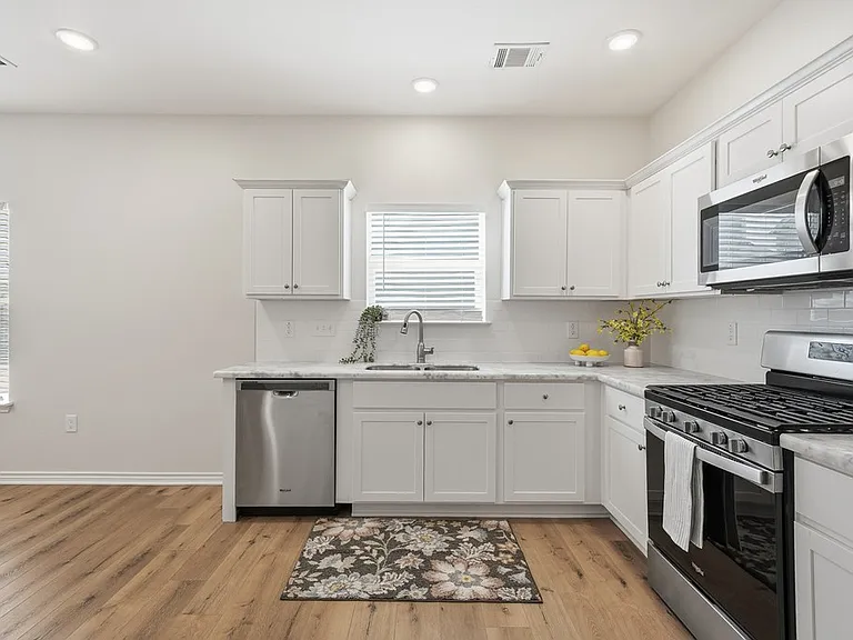 124 Lavaca Cir — Photo 13