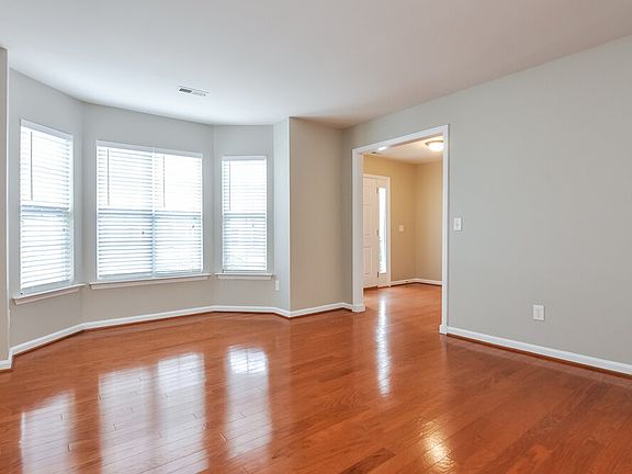 2nd image of 504 Pyracantha Dr