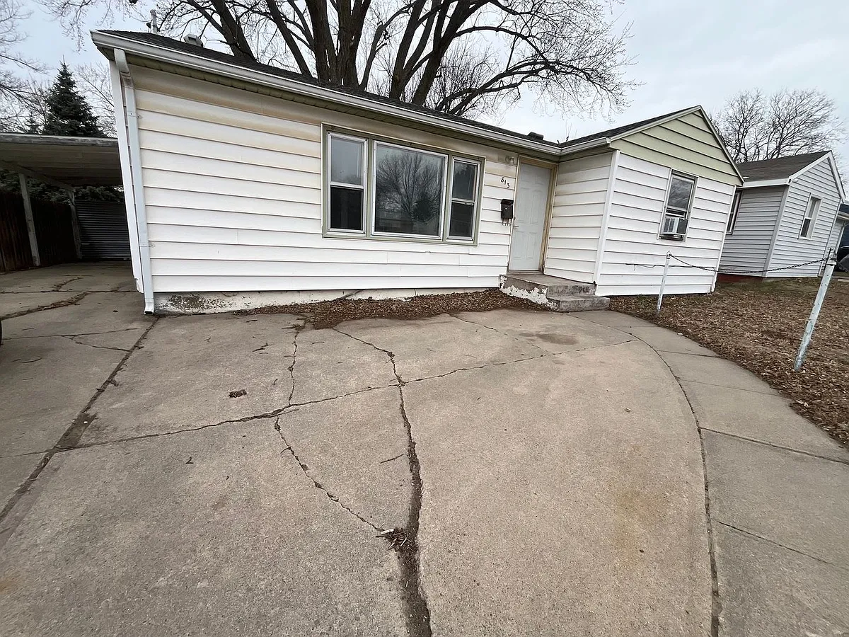 Building Photo - 813 N Kiwanis Ave