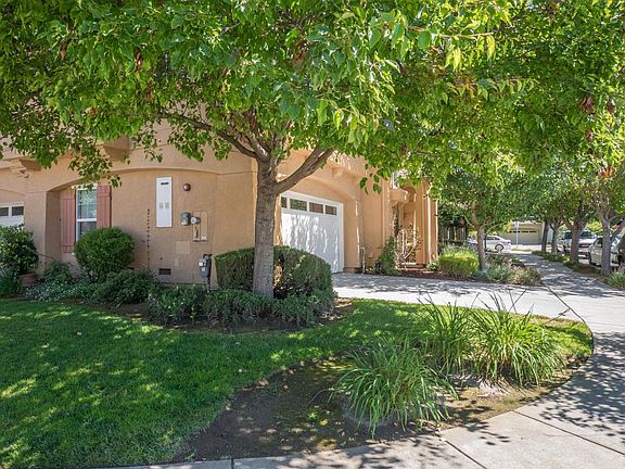 3rd image of 106 Marcela Dr
