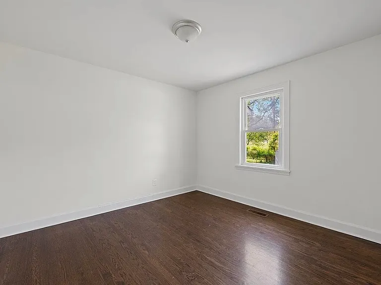 225 Maplemere Ave — Photo 8