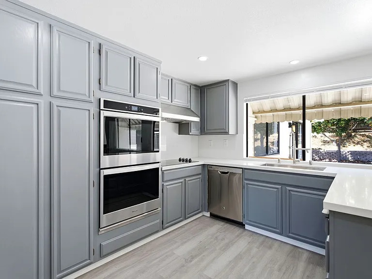 800 Locust Dr — Photo 12