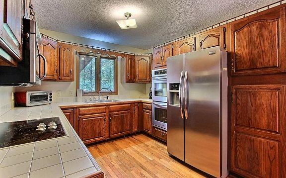 4th image of 1009 Radcliffe Ave