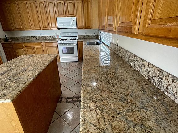 5th image of 415 Cindy Ct