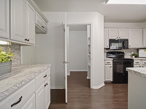 5th image of 9014 N Timberview Dr