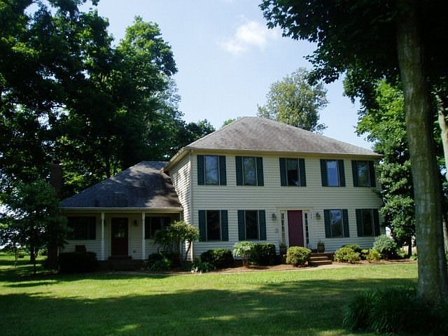 2nd image of 1241 Lois Ln