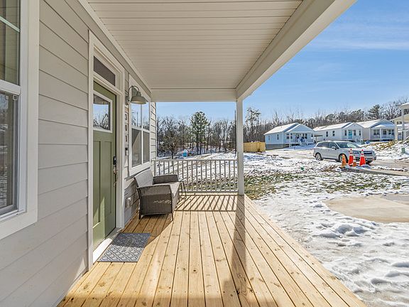4th image of 301 Fenbrook Way