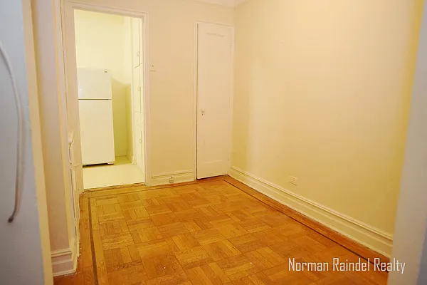 Rented by Norman Raindel, LREB | media 2