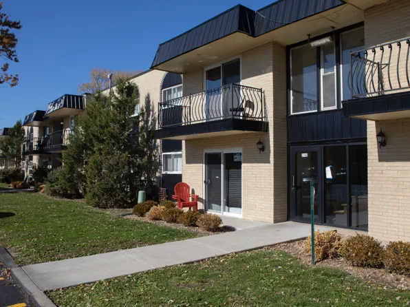 2135 175th St APT 2, Lansing, IL 60438