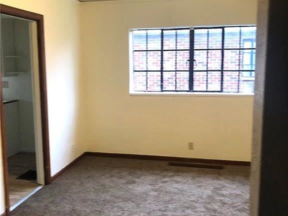 4th image of 404 Grove Ave #404