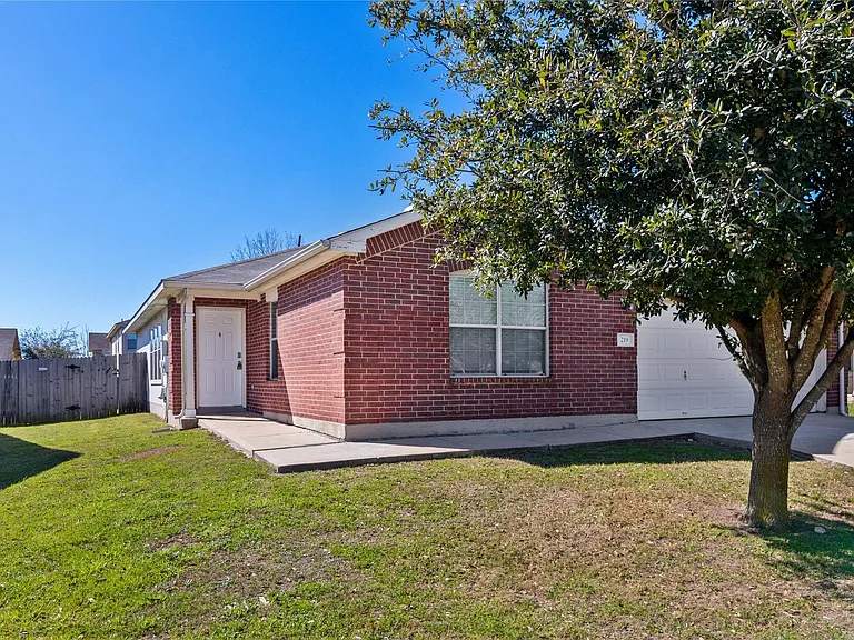 219 Almquist St — Photo 2