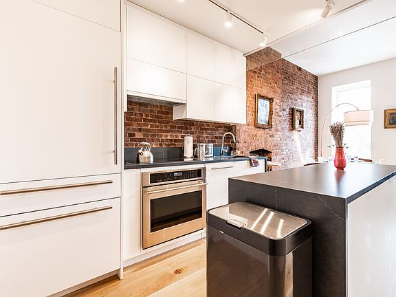 3rd image of 103 W 122nd St APT 2