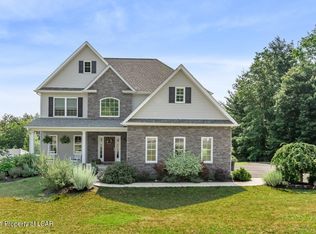 144 Saddle Ridge Dr, Dallas, PA 18612