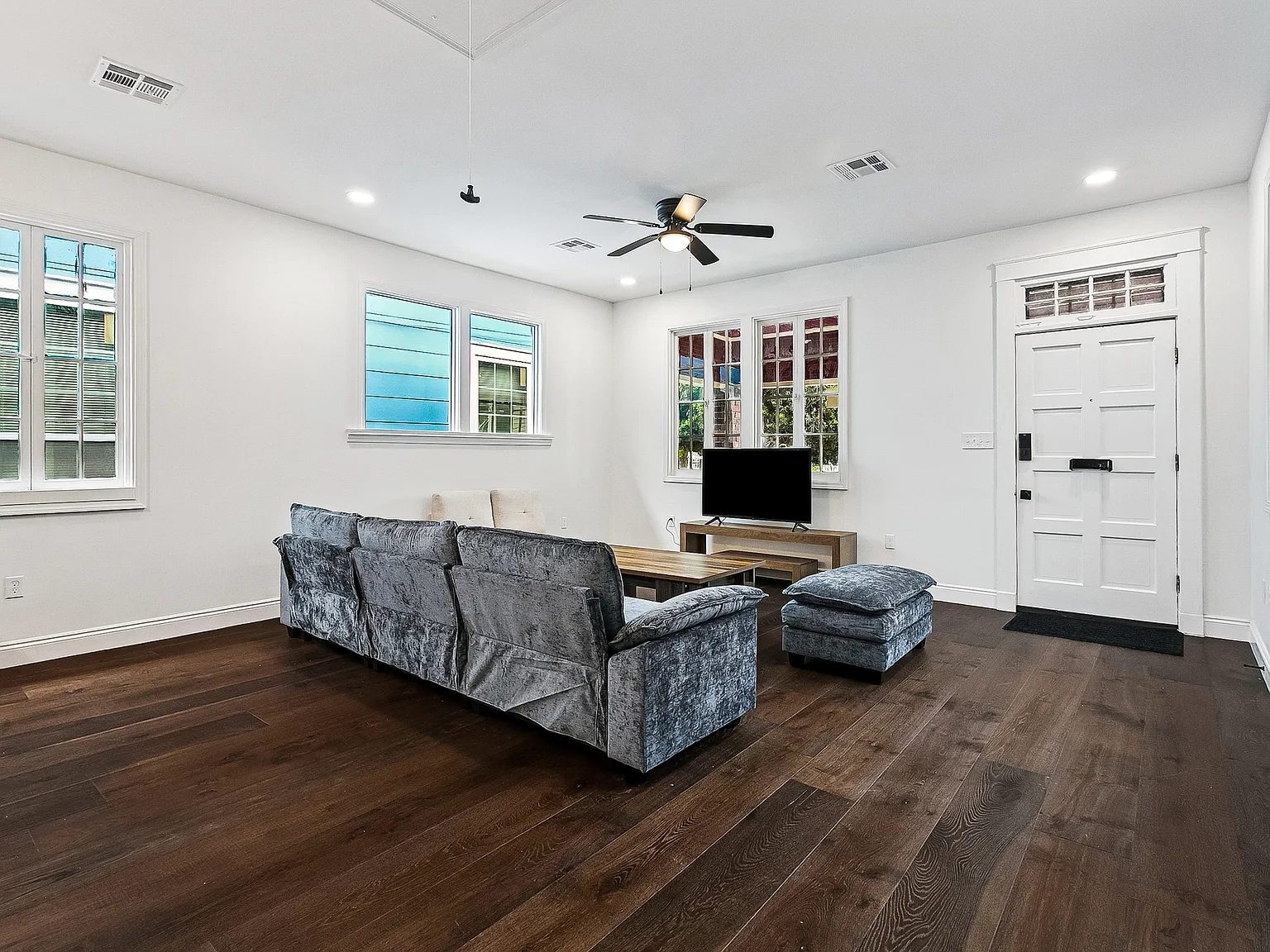 1 bed, 2.5 bath, 2592 sqft, $900 — Photo 4
