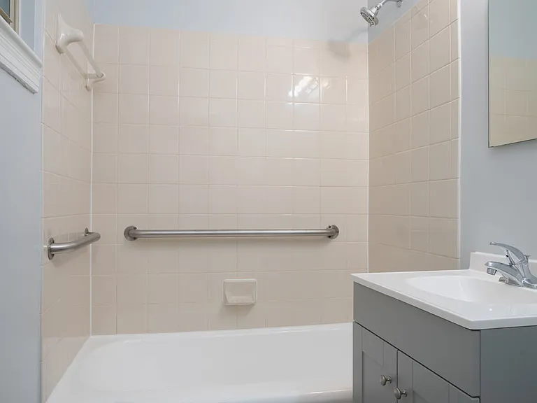 939 Longfellow St NW #206 — Photo 5