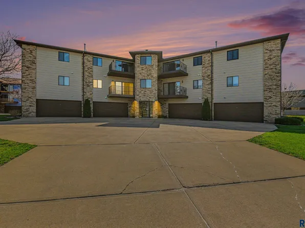 4605 W Custer Ln, Sioux Falls, SD 57106