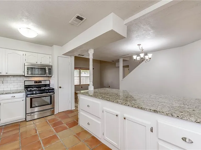 4200 Everest Ln — Photo 12