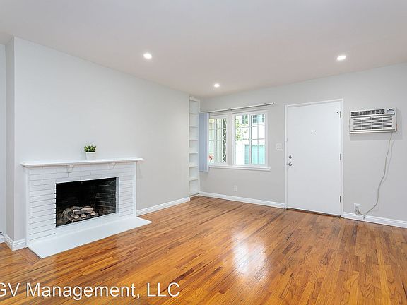 3rd image of 945 W Huntington Dr APT C