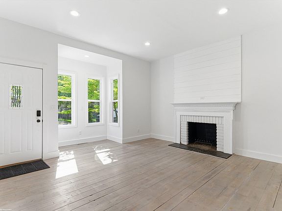 5th image of 2519 Walnut St