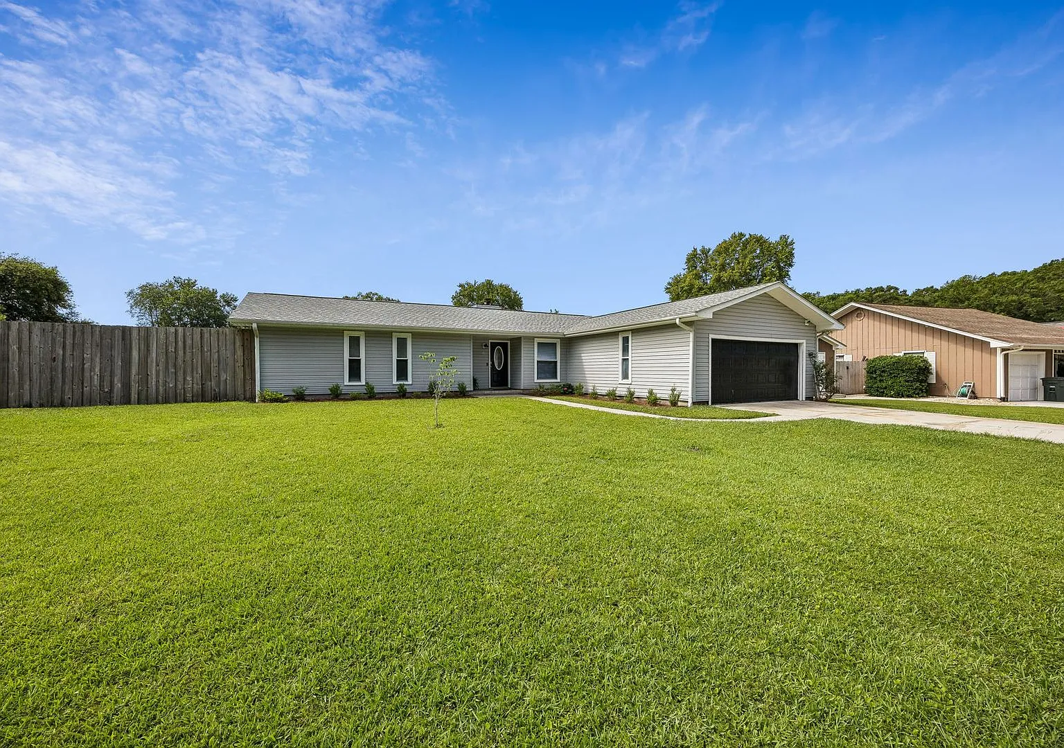3/2 with fenced in yard! — Photo 3