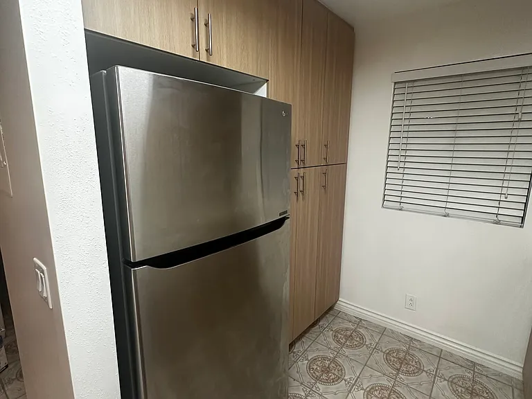 557 E Verdugo Ave — Photo 18