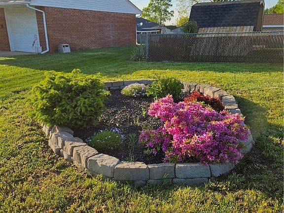 4th image of 5107 Christy Ave