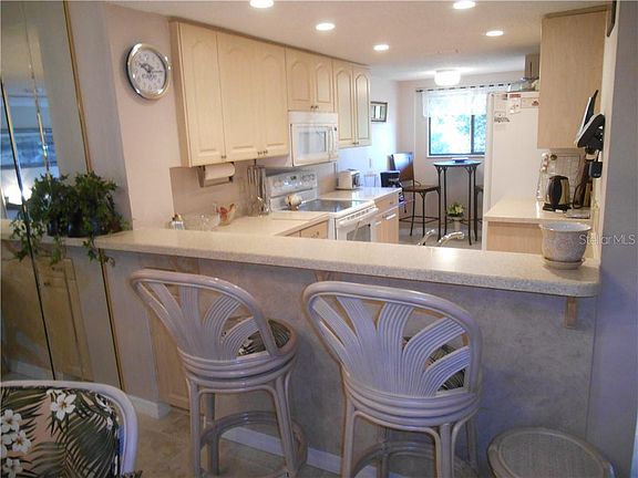 3rd image of 1822 Golfview Dr #1822