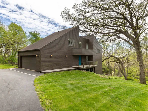 9900 Military Rd, Dubuque, IA 52003