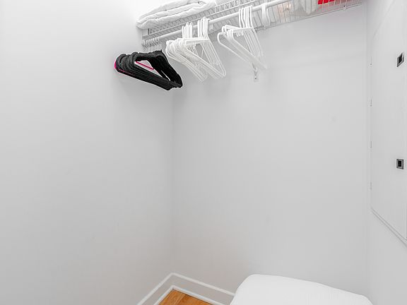 4th image of 49 E 34th St #4D