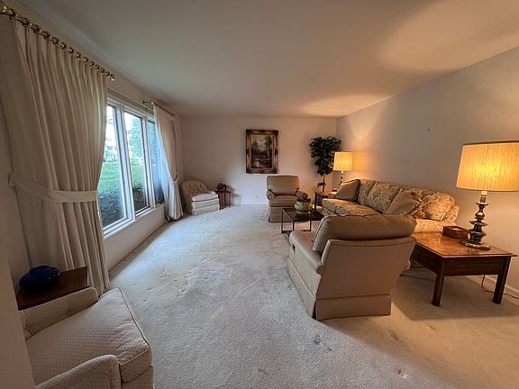 4th image of 2860 White Pine Dr