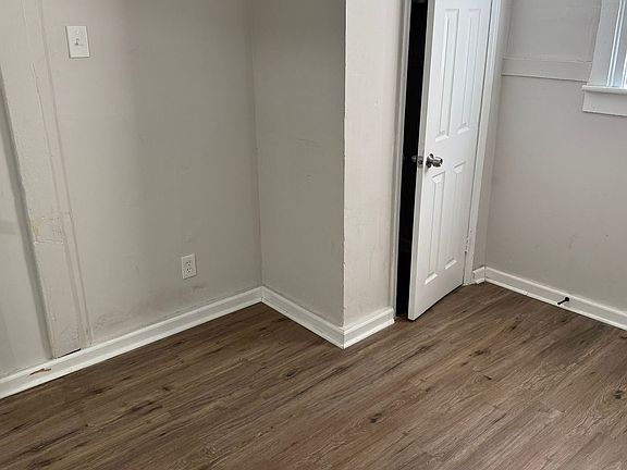 3rd image of 3201 Perth St