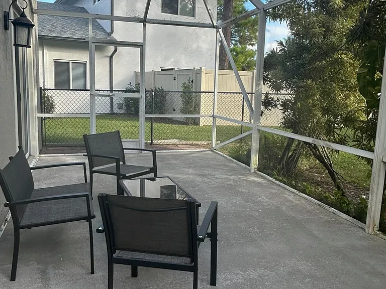 1136 Staghorn St — Photo 2
