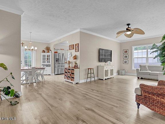 5th image of 635 Cross Creek Drive