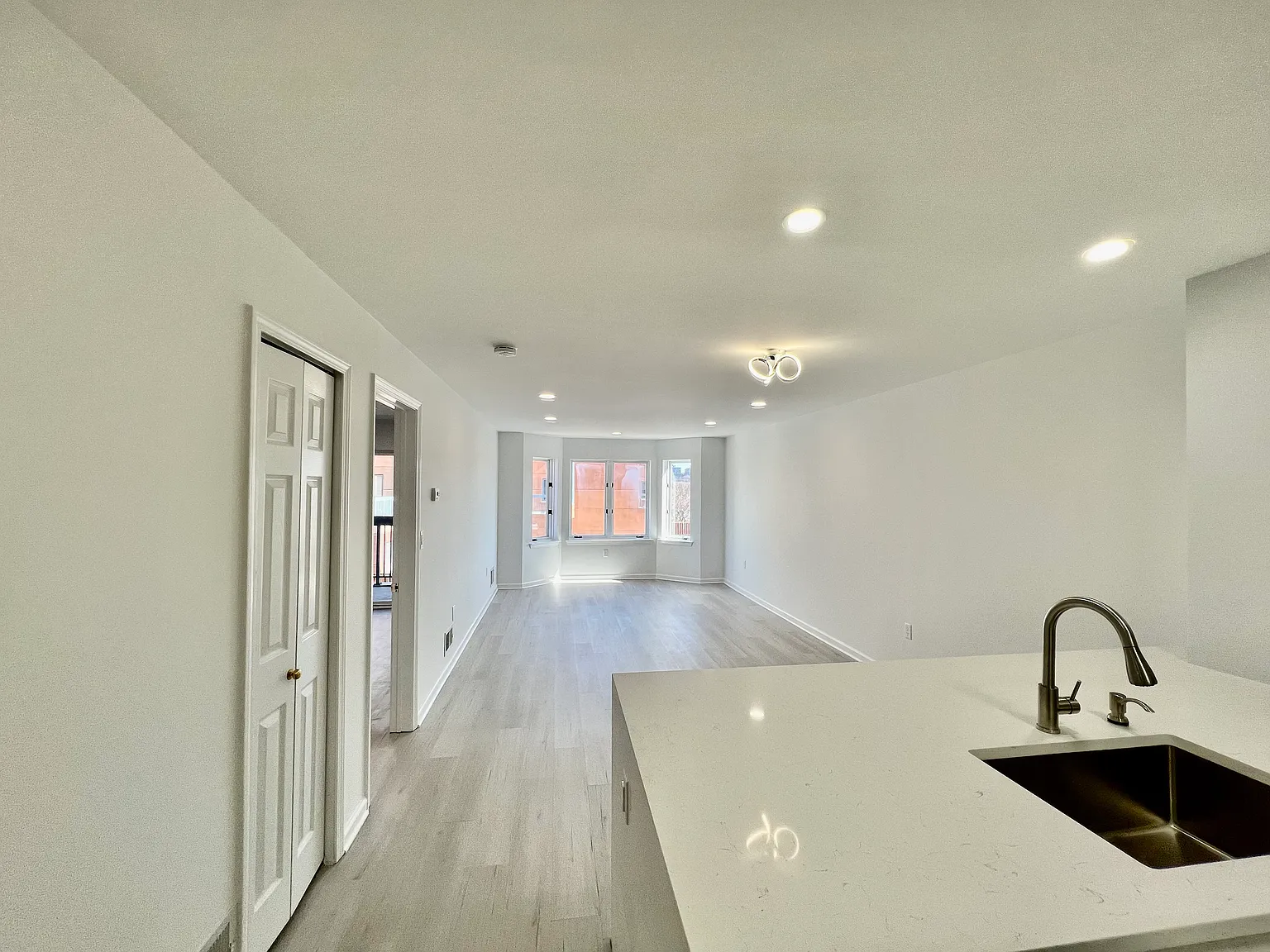 1 bed, 742 sqft, $2,600 — Photo 3