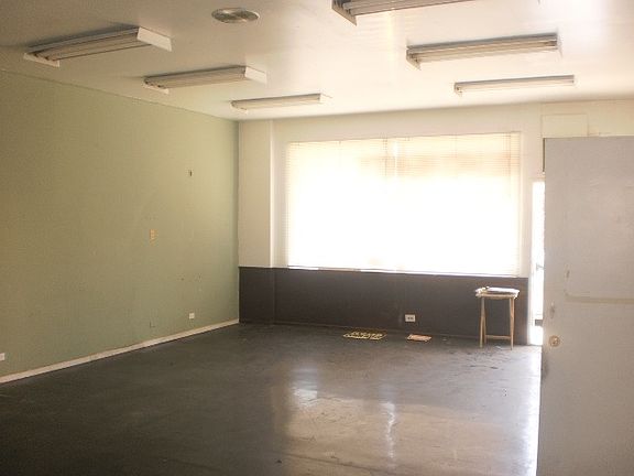 4th image of 1139 E Market St