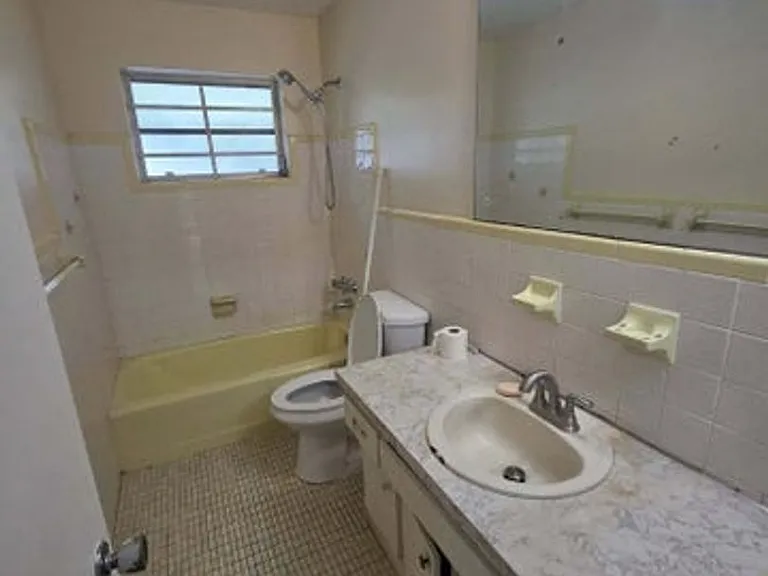 205 SE 7th St — Photo 14
