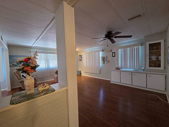 4th image of 658 Poinsettia Dr