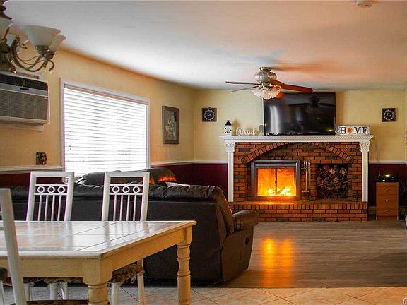 4th image of 40 Foxboro Ave