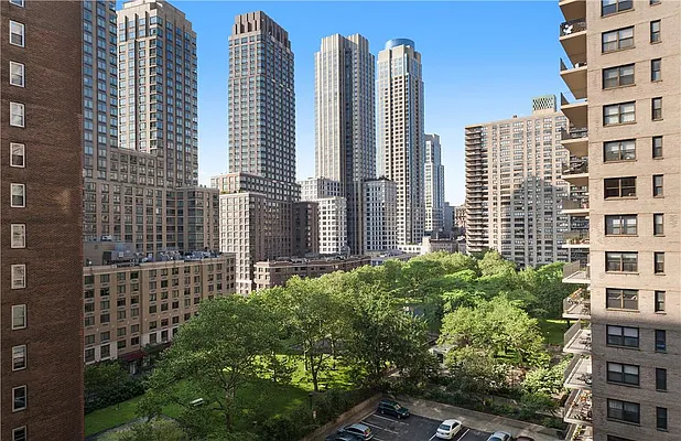 Sold by R New York | media 26