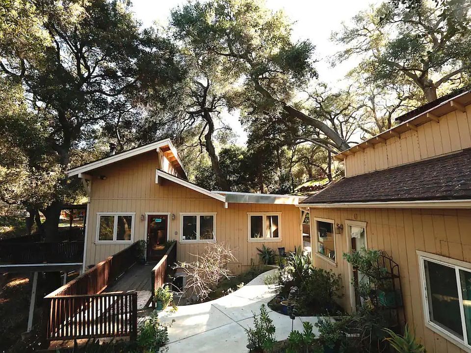 Large compound, 3rd BR or office is detached on the right of this pic.