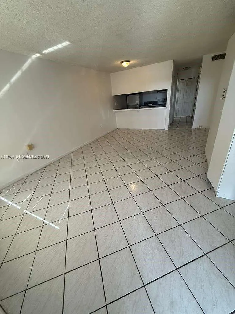 New World Condo Apts Iii — Photo 1