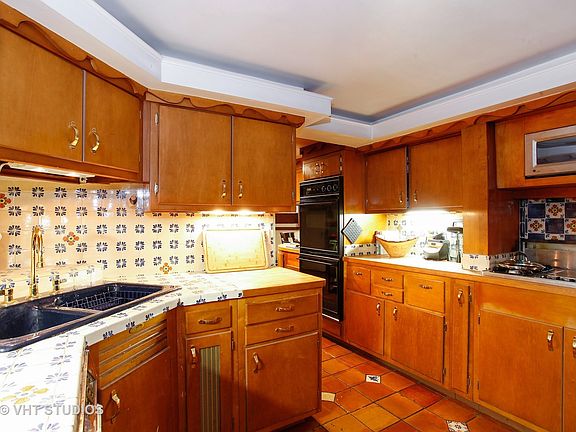 4th image of 3824 N Alta Vista Ter