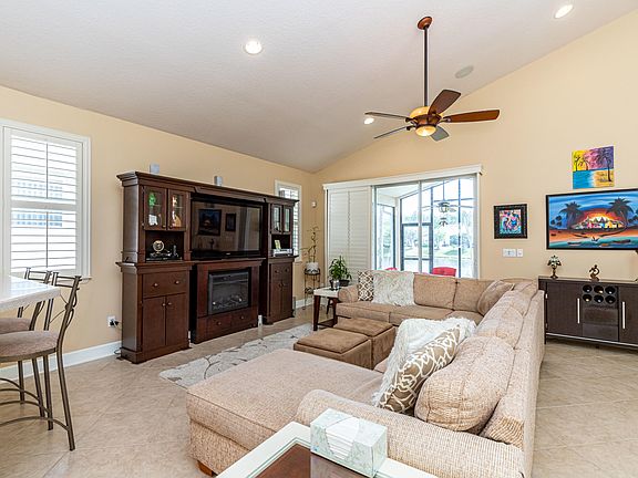 5th image of 947 Hazeltine Ct