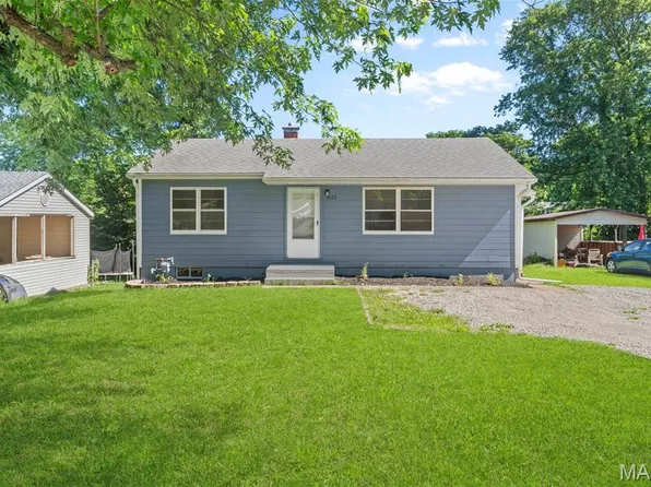 9123 Summit Dr, Fairview Heights, IL 62208