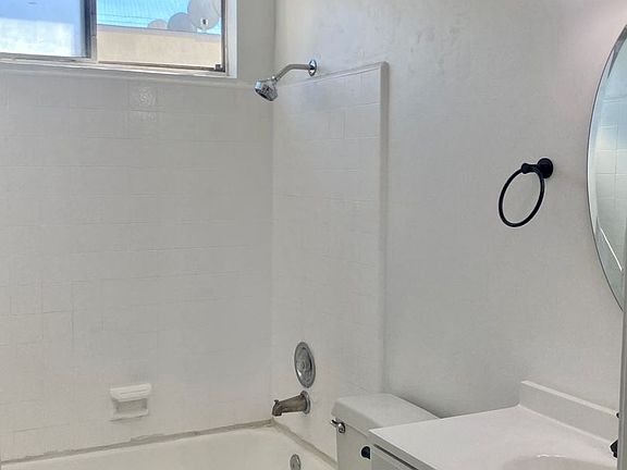 2nd image of 887 Glenway Dr APT 28