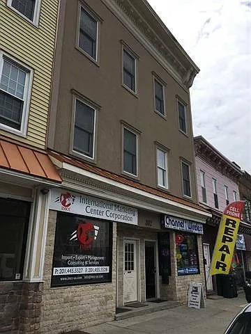 802 Broadway — Photo 10