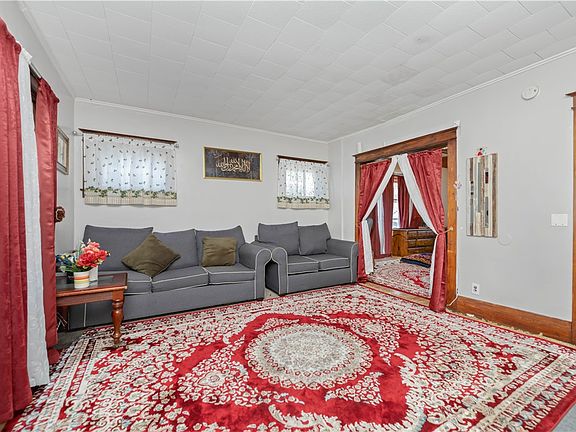 3rd image of 363 Melville St