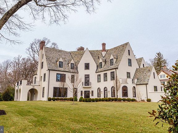 2nd image of 422 W Chestnut Hill Ave